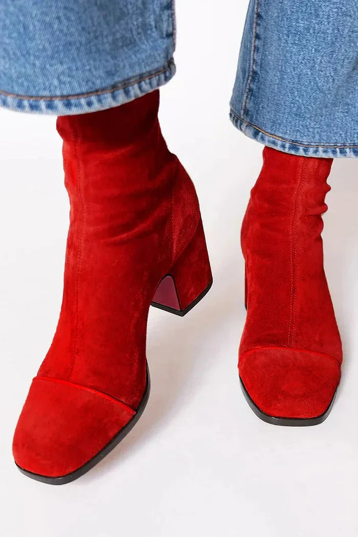 Calíra | Schicke Wildleder-Stiefelette mit niedrigem Blockabsatz