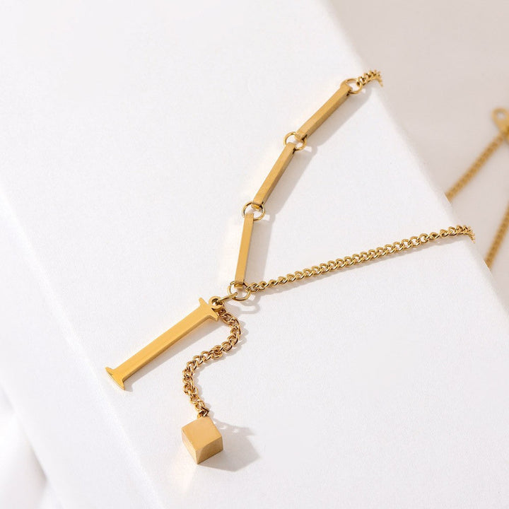 Blakely | Halskette mit personalisiertem Anfangsbuchstaben in elegantem Finish