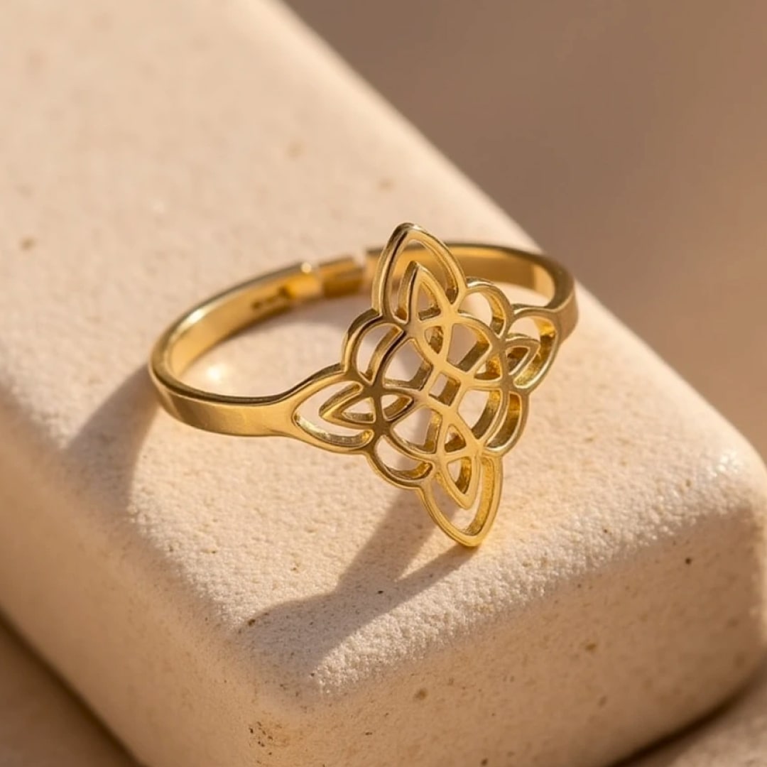 Mavrelle | Mystischer Schutzring mit elegantem Design
