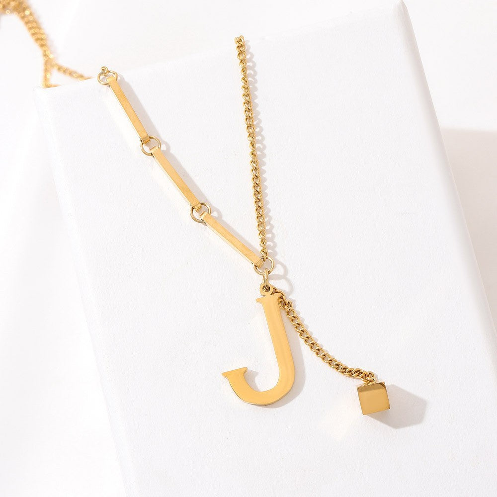 Blakely | Halskette mit personalisiertem Anfangsbuchstaben in elegantem Finish