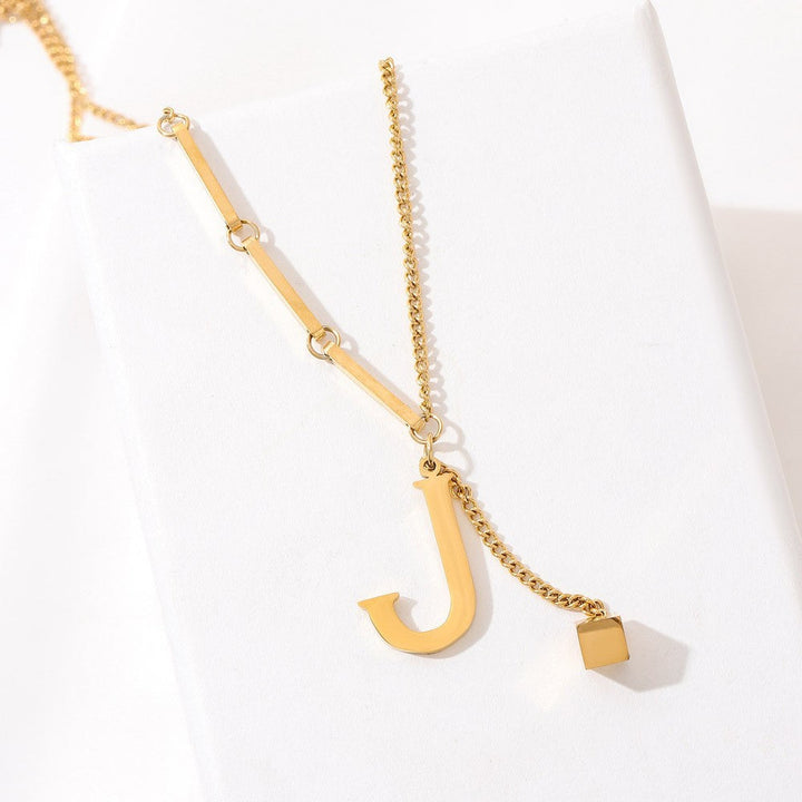 Blakely | Halskette mit personalisiertem Anfangsbuchstaben in elegantem Finish