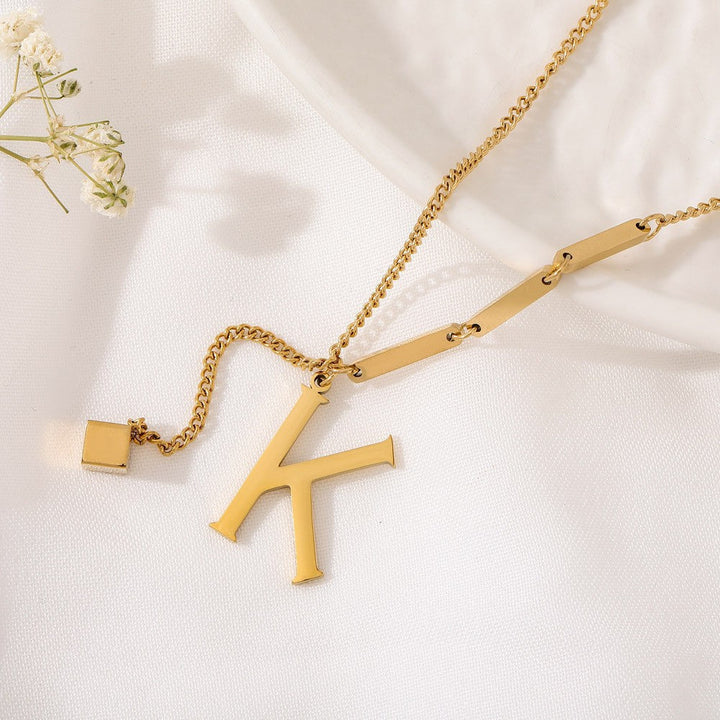Blakely | Halskette mit personalisiertem Anfangsbuchstaben in elegantem Finish
