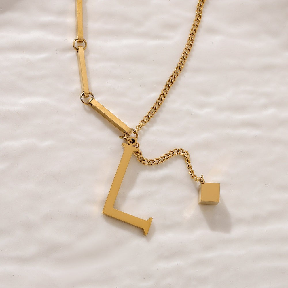 Blakely | Halskette mit personalisiertem Anfangsbuchstaben in elegantem Finish