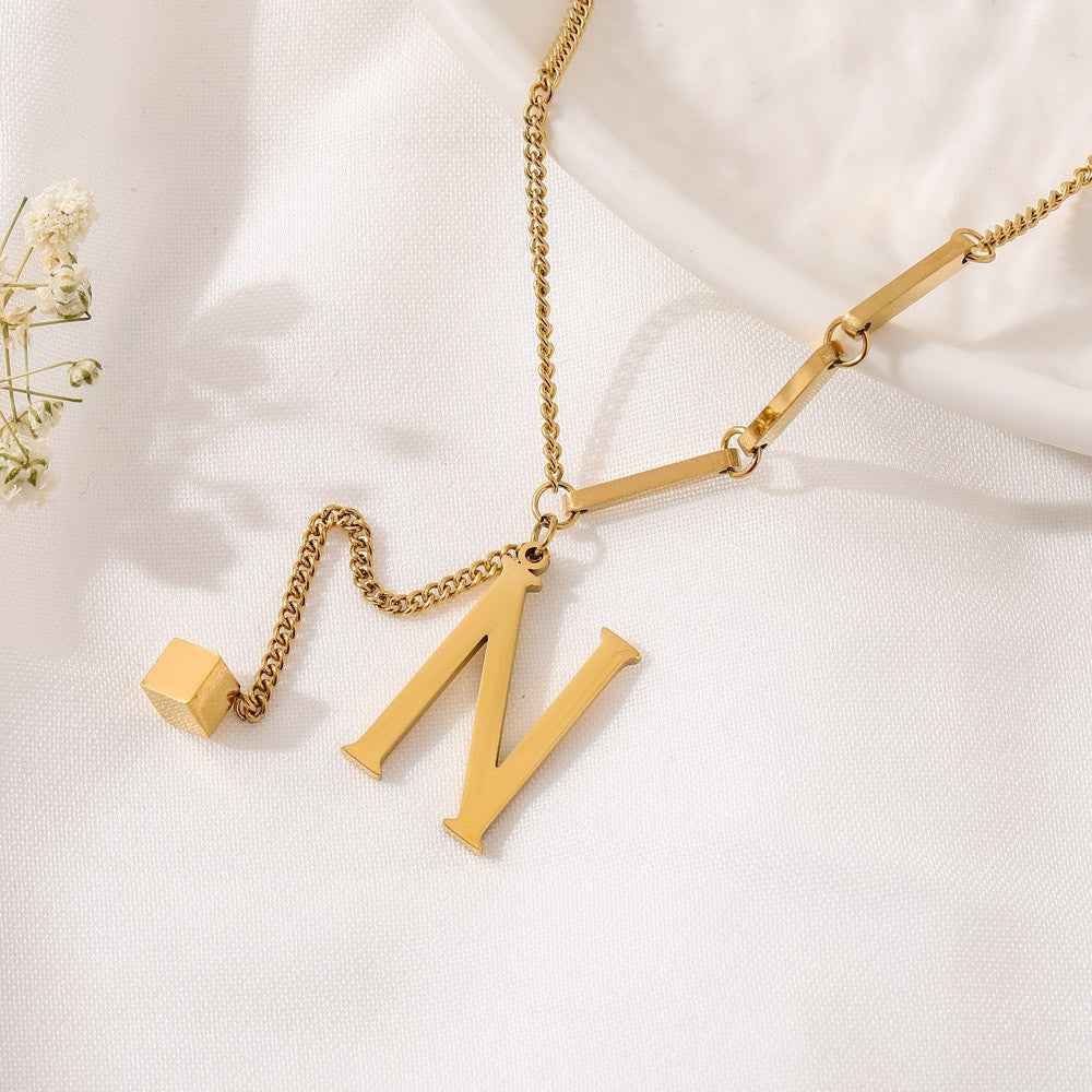 Blakely | Halskette mit personalisiertem Anfangsbuchstaben in elegantem Finish