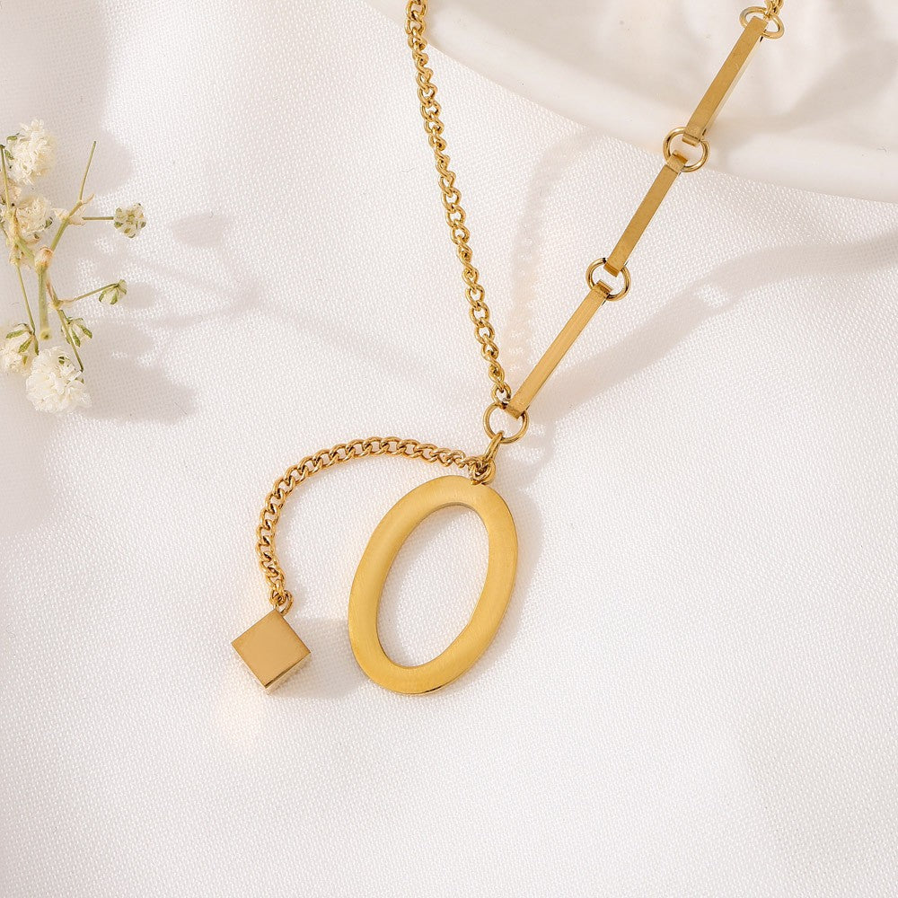 Blakely | Halskette mit personalisiertem Anfangsbuchstaben in elegantem Finish
