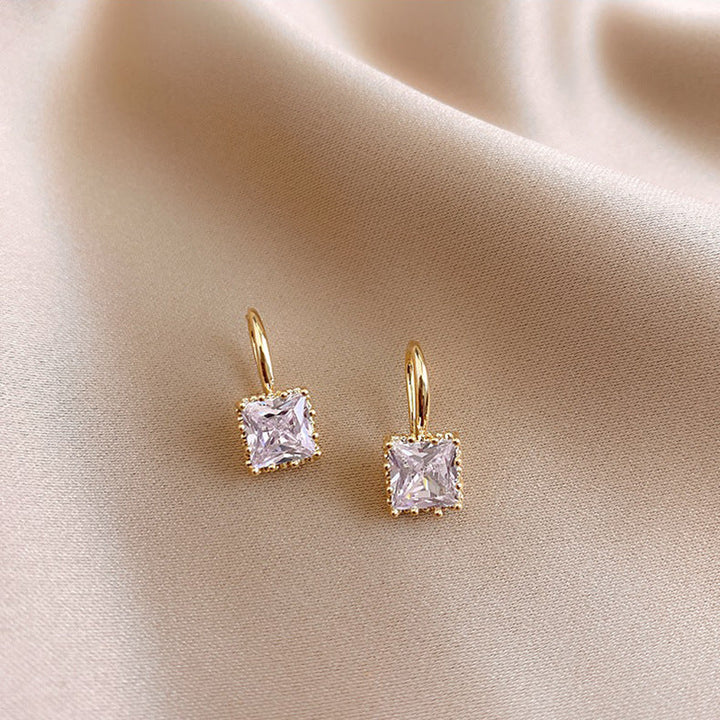 Finley | Goldene Ohrringe mit quadratischem Kristall