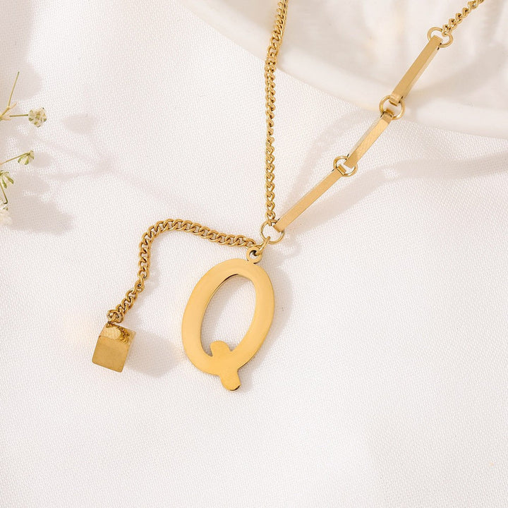 Blakely | Halskette mit personalisiertem Anfangsbuchstaben in elegantem Finish