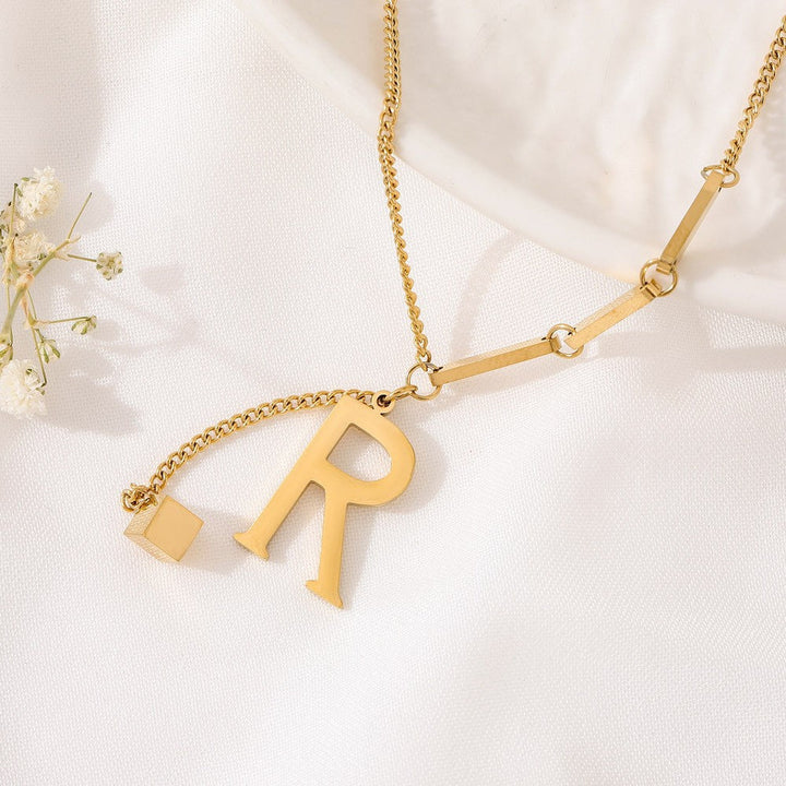 Blakely | Halskette mit personalisiertem Anfangsbuchstaben in elegantem Finish