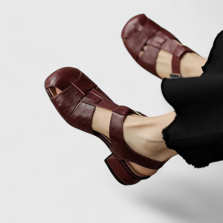 Nessa | Sandale mit Riemen und Schnalle