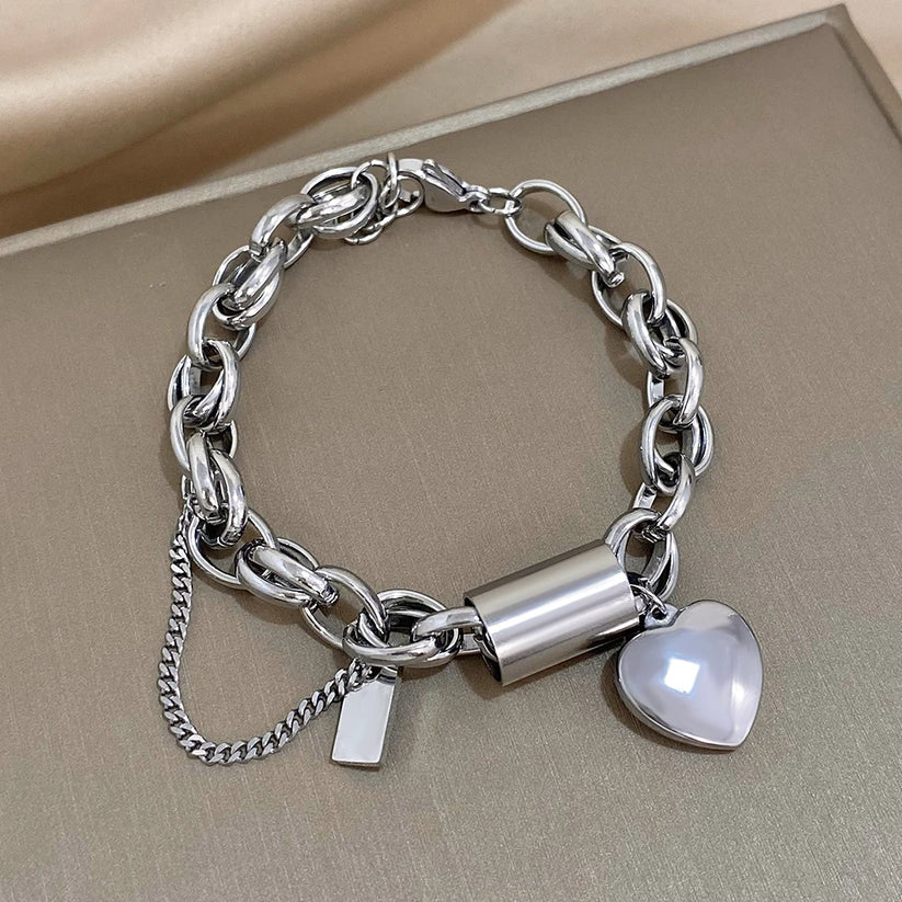 Serenella | Grobgliedriges Kettenarmband mit Herzanhänger