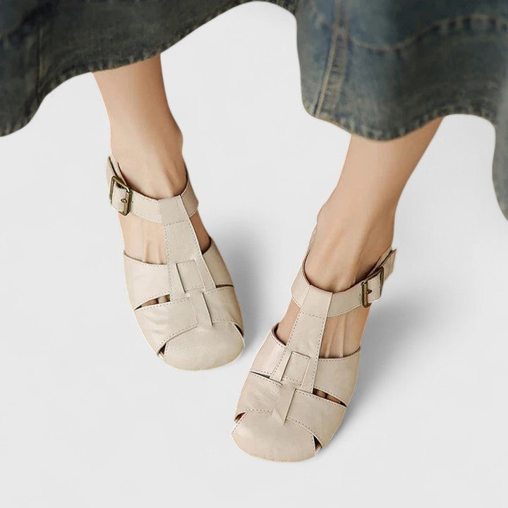 Nessa | Sandale mit Riemen und Schnalle