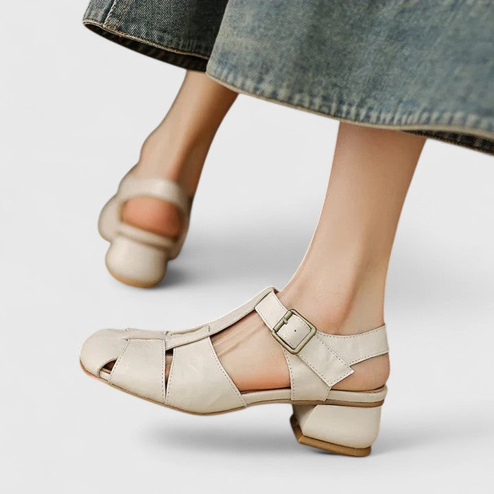 Nessa | Sandale mit Riemen und Schnalle
