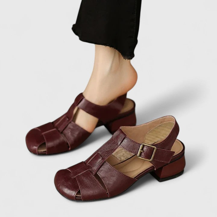Nessa | Sandale mit Riemen und Schnalle