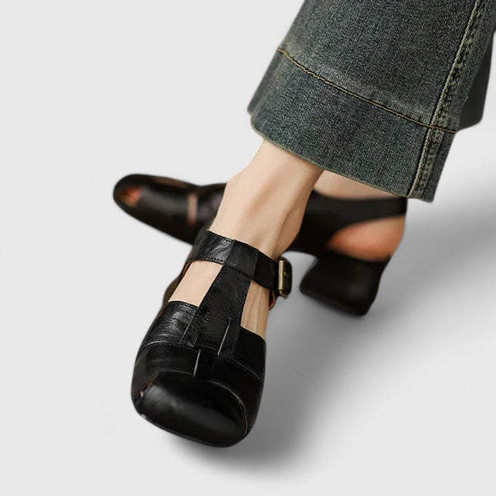 Nessa | Sandale mit Riemen und Schnalle
