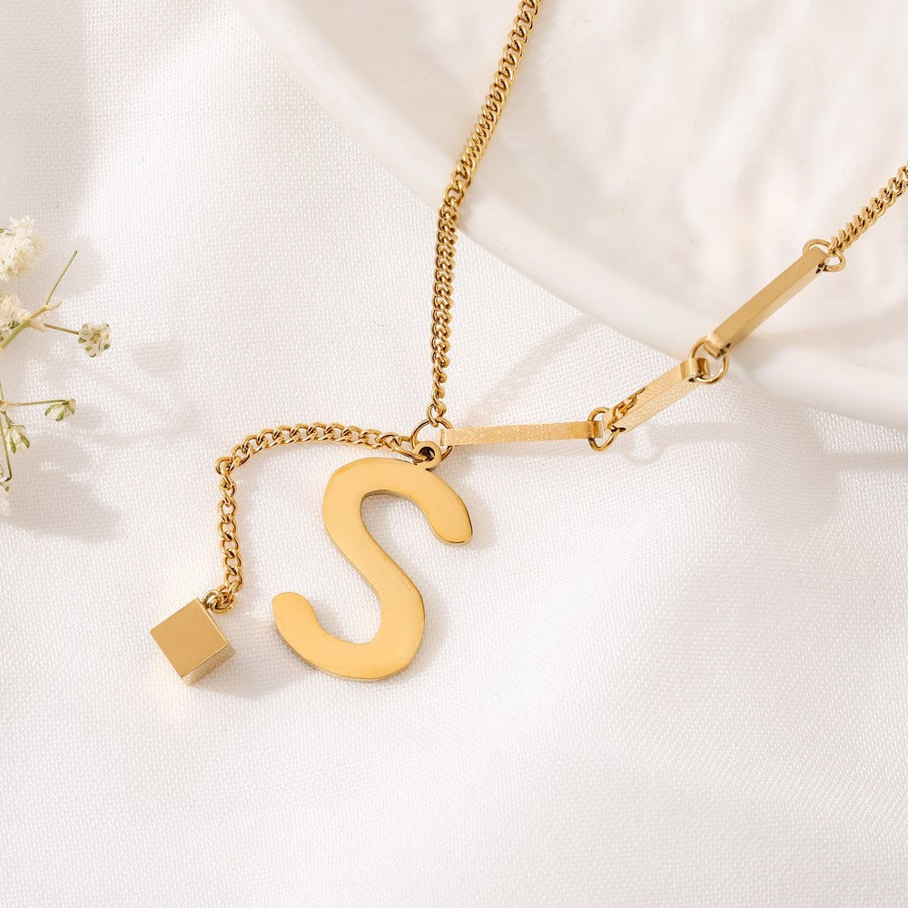 Blakely | Halskette mit personalisiertem Anfangsbuchstaben in elegantem Finish