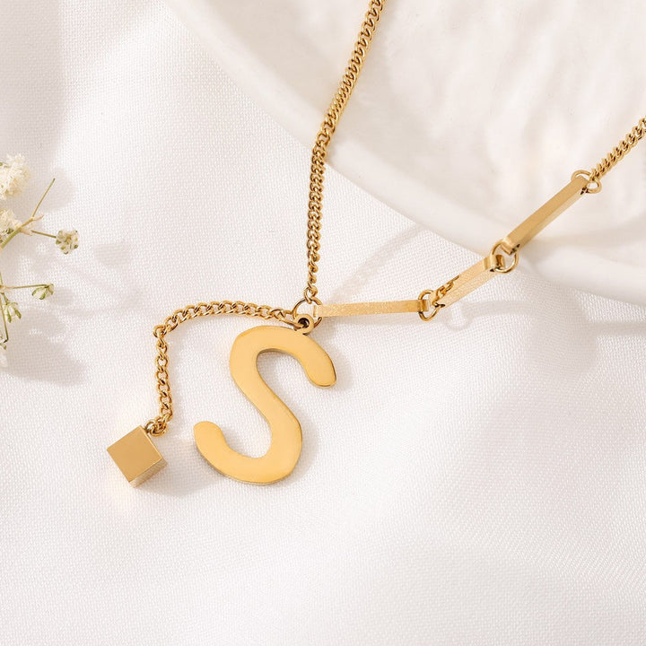 Blakely | Halskette mit personalisiertem Anfangsbuchstaben in elegantem Finish
