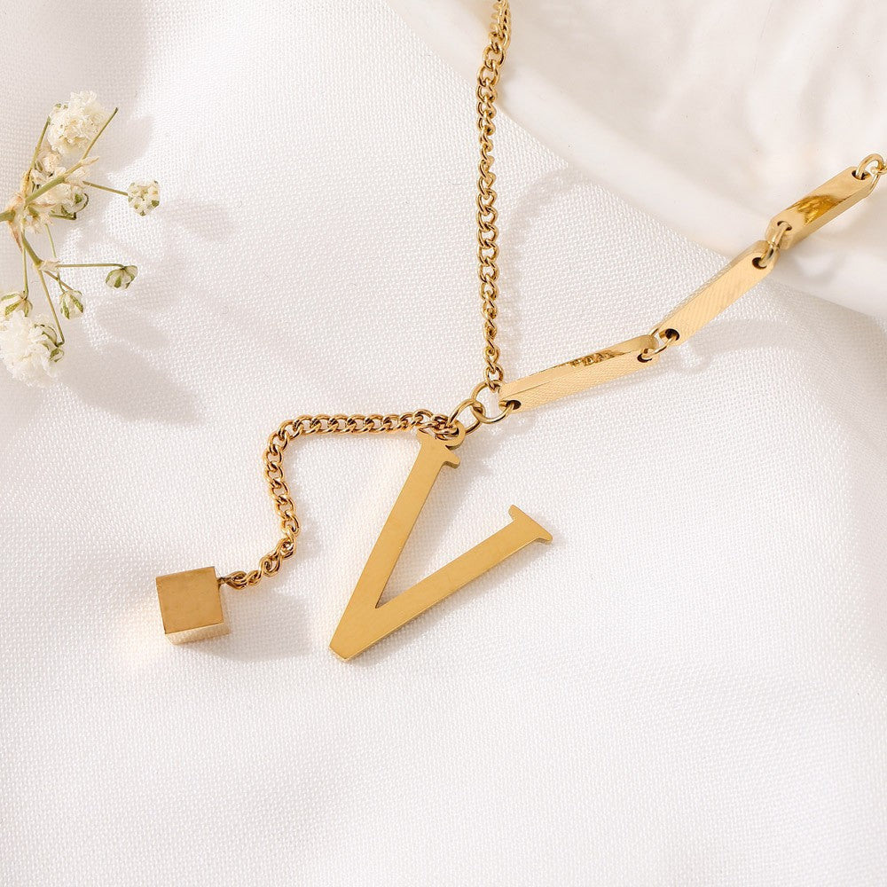 Blakely | Halskette mit personalisiertem Anfangsbuchstaben in elegantem Finish