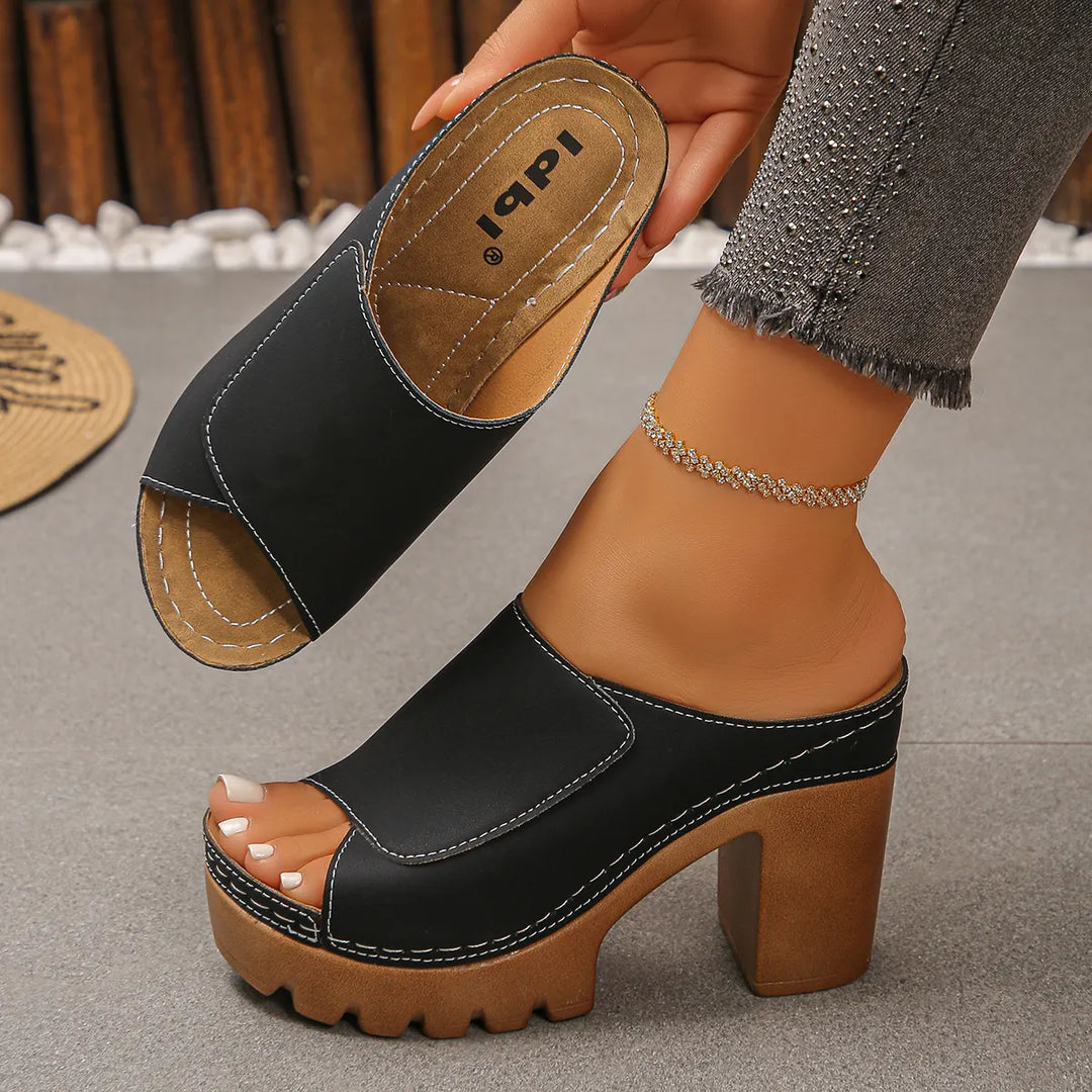 Felicity | Bequeme Sandalen mit Reliefdetails