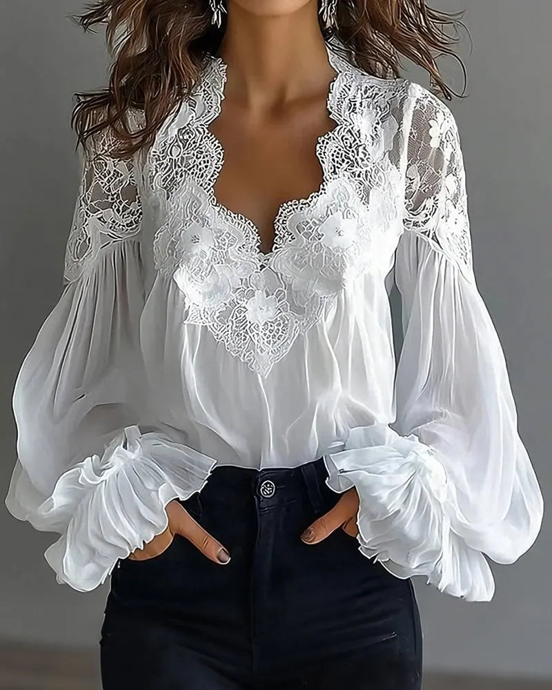 Margaret | Bluse mit V-Ausschnitt und Spitzendetails