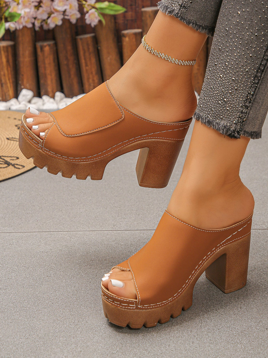 Felicity | Bequeme Sandalen mit Reliefdetails