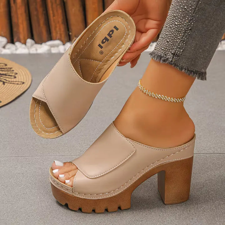 Felicity | Bequeme Sandalen mit Reliefdetails