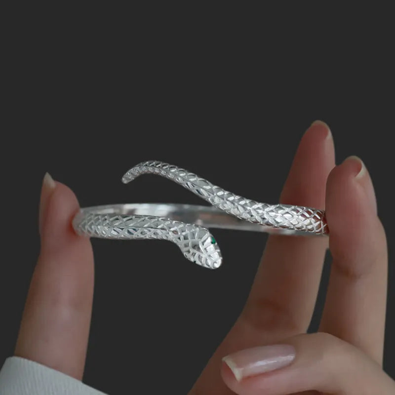 Cynthia | Brazalete de Serpiente con Diseño Vintage y Estilo Elegante