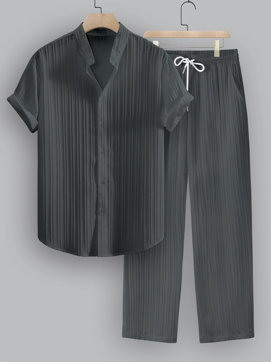 Kavaroq | Sommeroutfit für Herren mit Mao-Kragenhemd und Hose mit Kordelzug