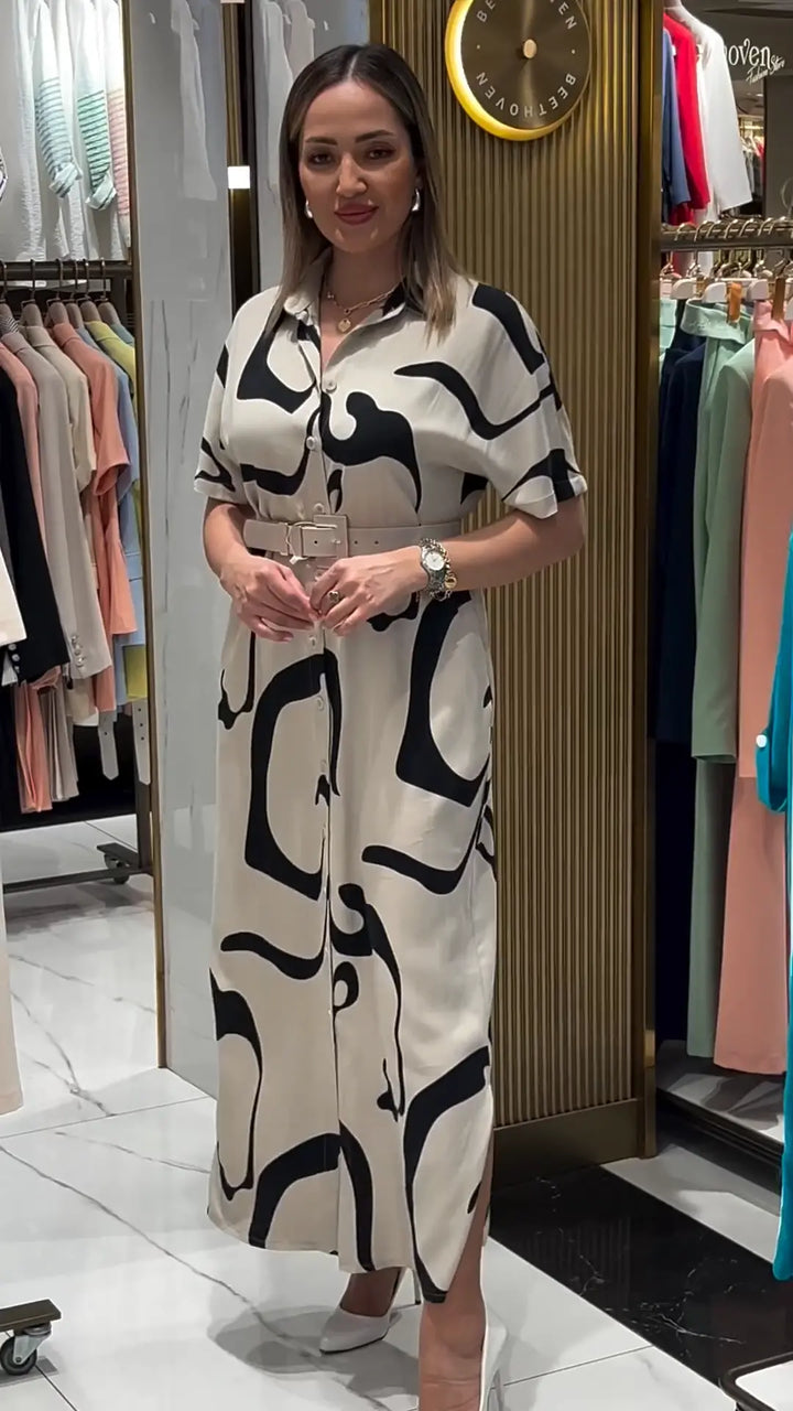 Jolira | Elegantes tailliertes Kleid mit unregelmäßigem Muster