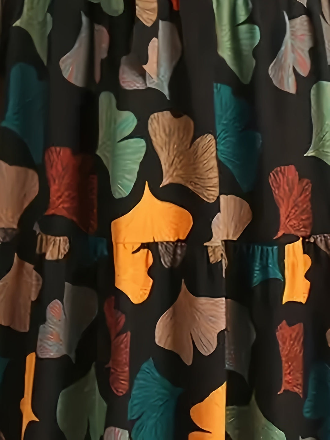 Vanya | Elegantes Midi-Kleid mit geometrischem Muster und Puffärmeln