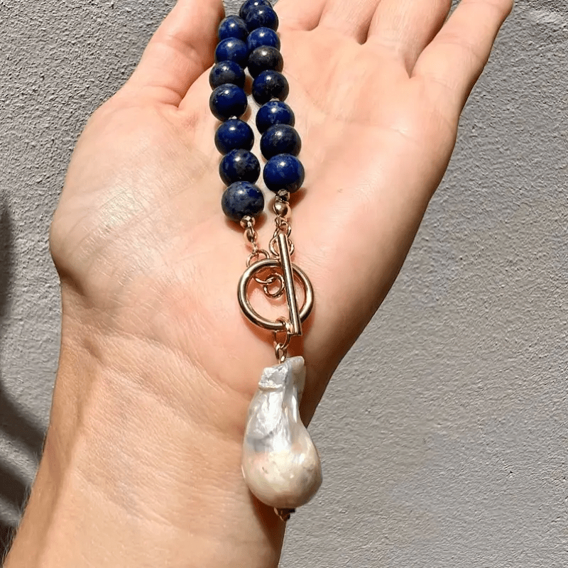 Havento | Barock-Boho-Halskette mit Perlen und Marineblauen Details