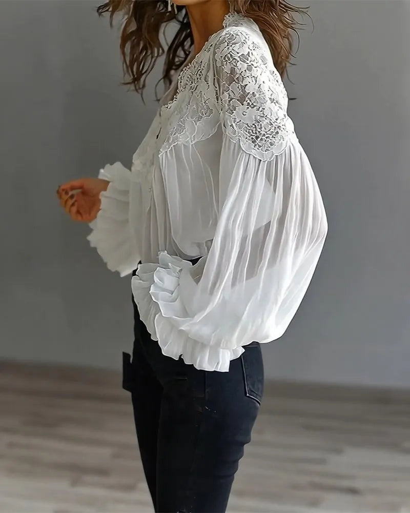 Margaret | Bluse mit V-Ausschnitt und Spitzendetails