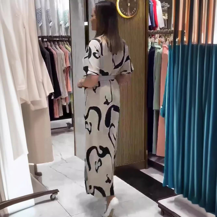 Jolira | Elegantes tailliertes Kleid mit unregelmäßigem Muster