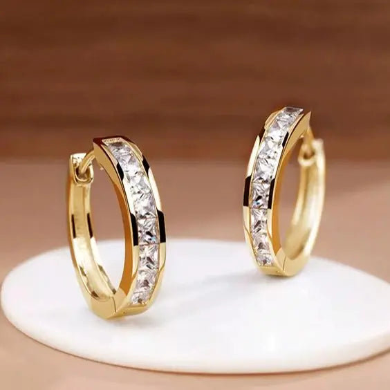 Evangeline | Goldene Creolen mit Kristallen