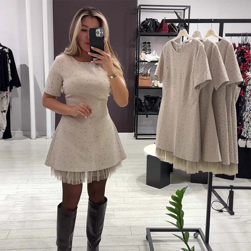 Rovienna | Kurzes Kleid mit Spitze und sophisticated Glanz